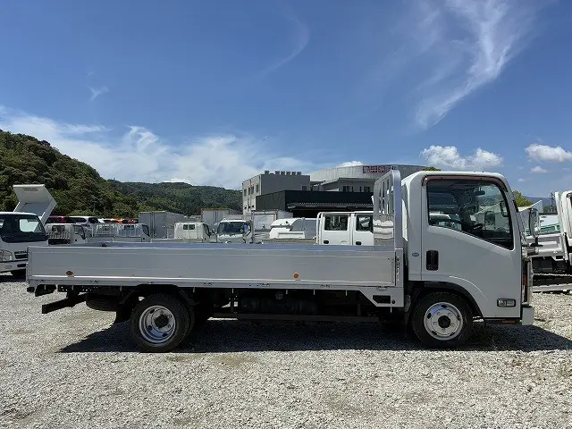 いすゞ エルフ TRG-NLR85AR(2WD)の写真5