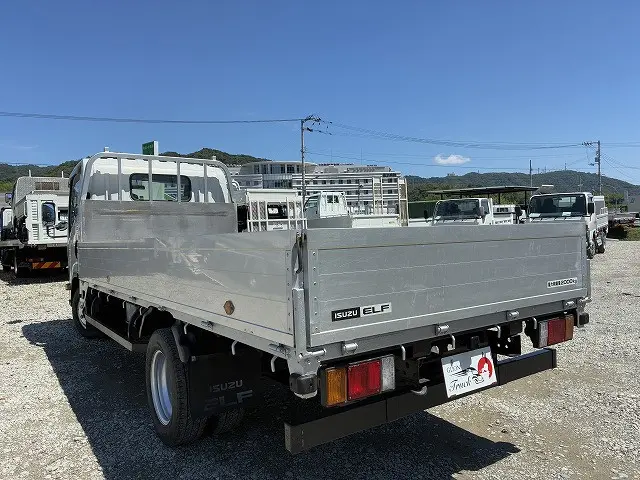 いすゞ エルフ TRG-NLR85AR(2WD)の写真6