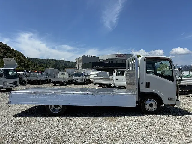 いすゞ エルフ TRG-NLR85AR(2WD)の写真12
