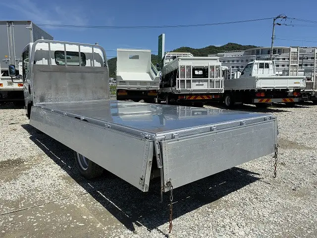 いすゞ エルフ TRG-NLR85AR(2WD)の写真13