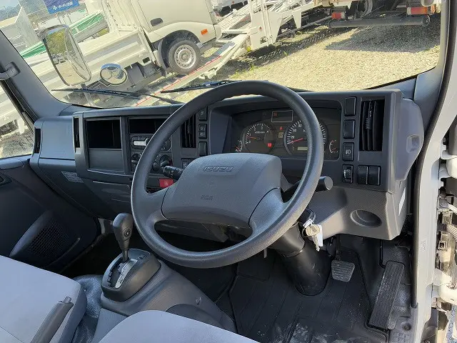 いすゞ エルフ TRG-NLR85AR(2WD)の写真34