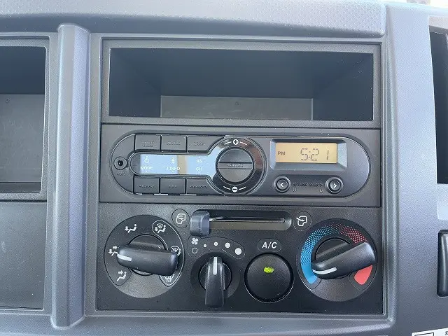 いすゞ エルフ TRG-NLR85AR(2WD)の写真35