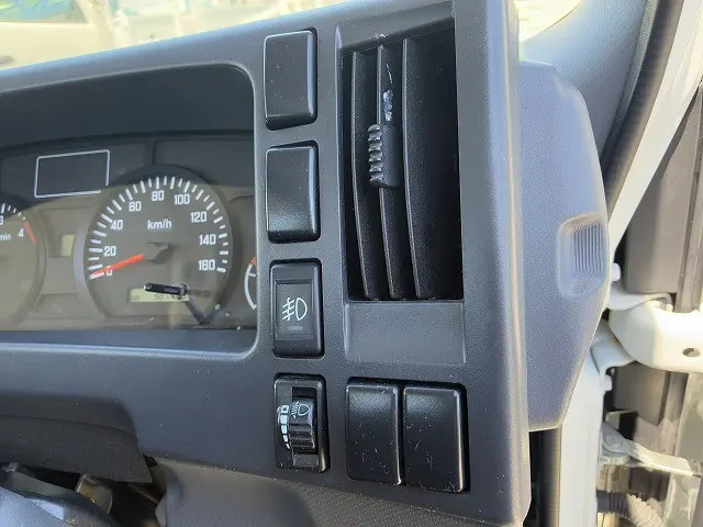 いすゞ エルフ TRG-NLR85AR(2WD)の写真40