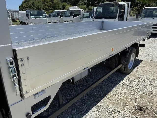 いすゞ エルフ TRG-NLR85AR(2WD)の写真46