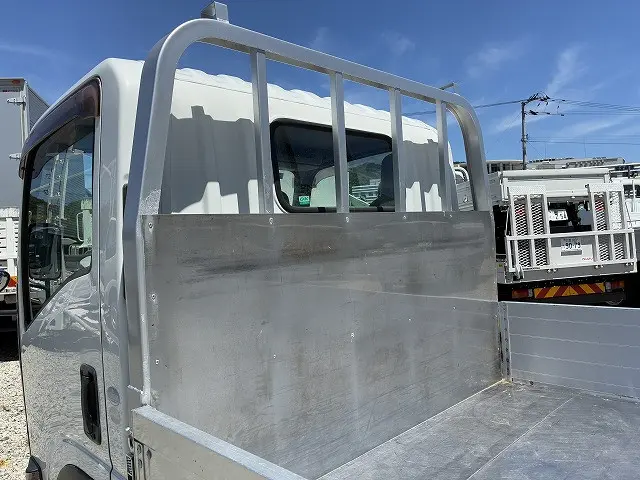 いすゞ エルフ TRG-NLR85AR(2WD)の写真47