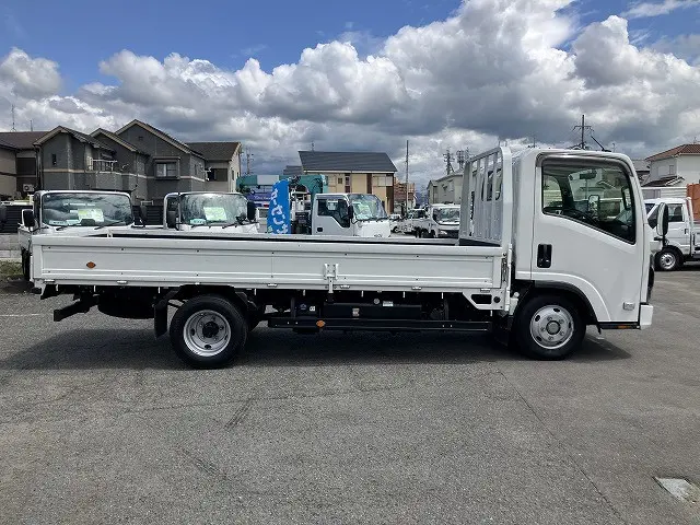 いすゞ エルフ 2TG-NLR88AC(2WD)の写真5