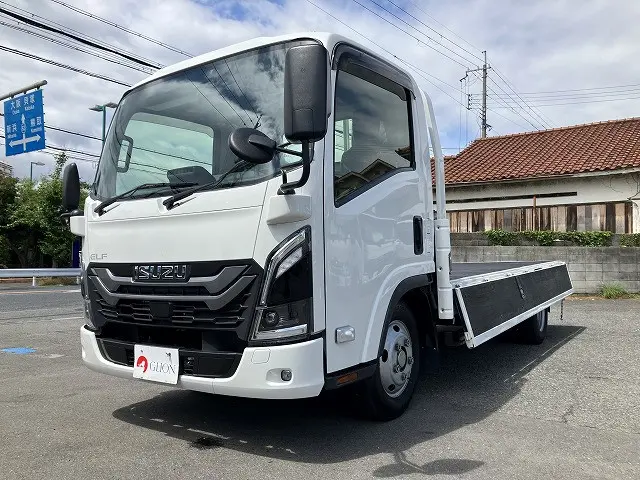 いすゞ エルフ 2TG-NLR88AC(2WD)の写真9