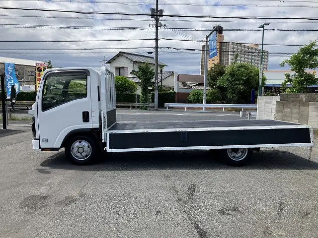 いすゞ エルフ 2TG-NLR88AC(2WD)の写真11