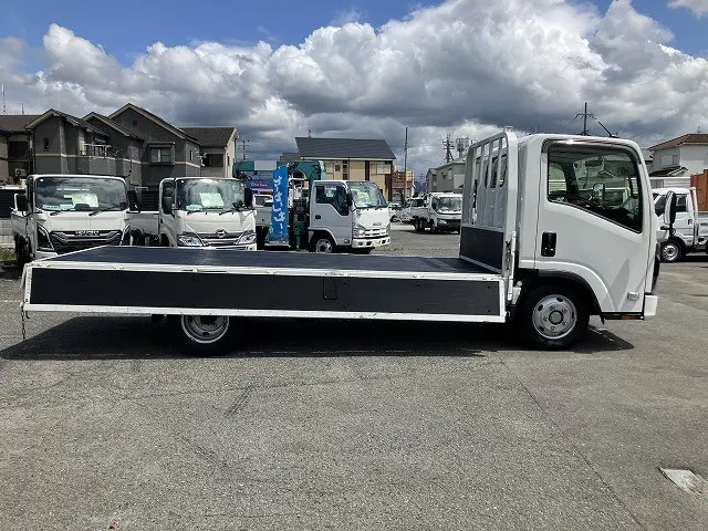 いすゞ エルフ 2TG-NLR88AC(2WD)の写真12