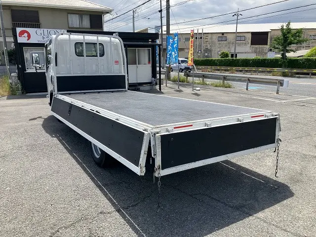 いすゞ エルフ 2TG-NLR88AC(2WD)の写真13
