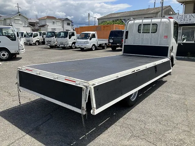 いすゞ エルフ 2TG-NLR88AC(2WD)の写真15