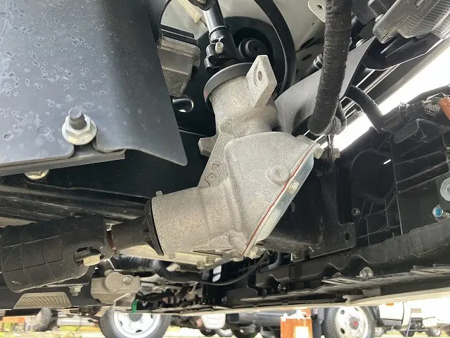 いすゞ エルフ 2TG-NLR88AC(2WD)の写真22