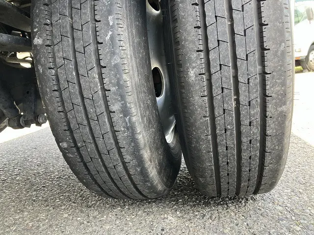 いすゞ エルフ 2TG-NLR88AC(2WD)の写真26