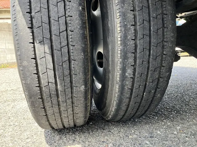 いすゞ エルフ 2TG-NLR88AC(2WD)の写真27