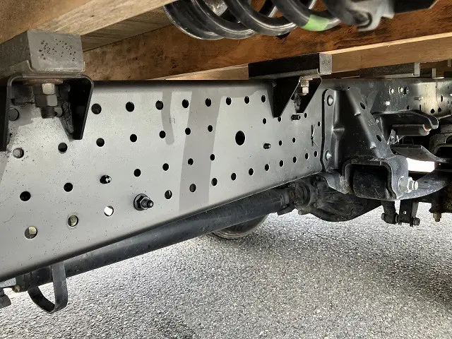 いすゞ エルフ 2TG-NLR88AC(2WD)の写真30