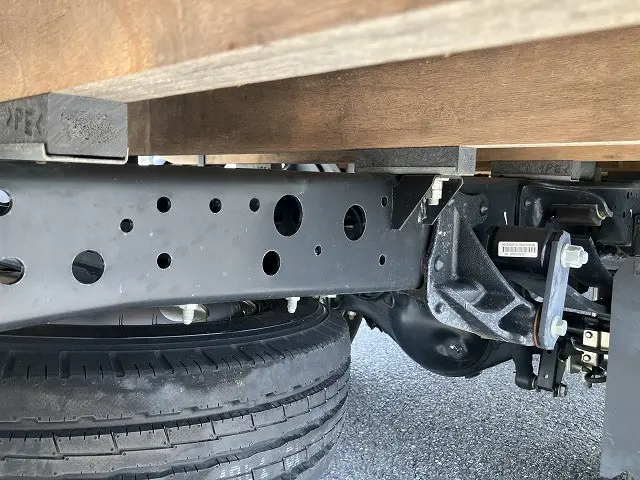 いすゞ エルフ 2TG-NLR88AC(2WD)の写真32
