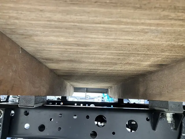 いすゞ エルフ 2TG-NLR88AC(2WD)の写真33