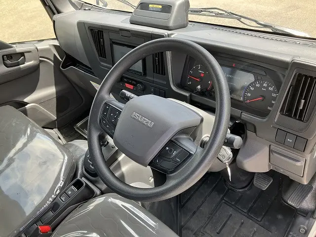 いすゞ エルフ 2TG-NLR88AC(2WD)の写真34