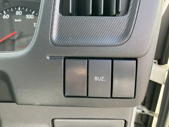 いすゞ エルフ 2TG-NLR88AC(2WD)の写真35