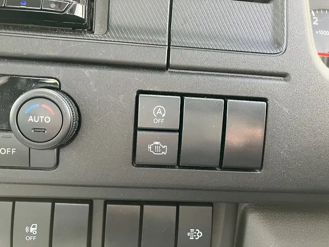 いすゞ エルフ 2TG-NLR88AC(2WD)の写真36