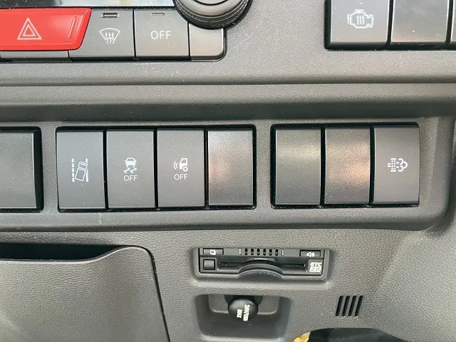 いすゞ エルフ 2TG-NLR88AC(2WD)の写真37
