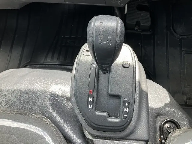いすゞ エルフ 2TG-NLR88AC(2WD)の写真40