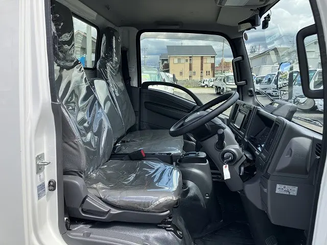 いすゞ エルフ 2TG-NLR88AC(2WD)の写真44
