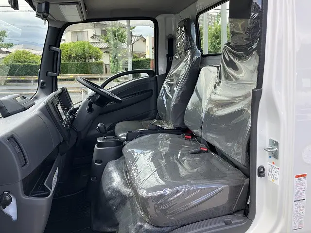 いすゞ エルフ 2TG-NLR88AC(2WD)の写真45