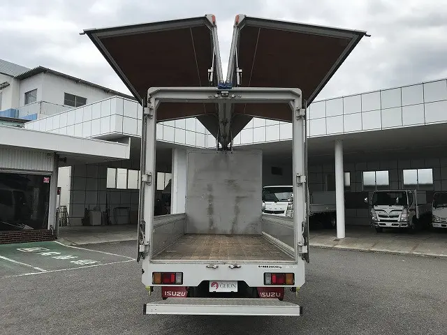 いすゞ エルフ BKG-NMR85AN(2WD)の写真5
