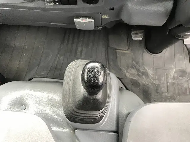 いすゞ エルフ BKG-NMR85AN(2WD)の写真31
