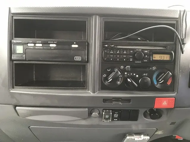 いすゞ エルフ BKG-NMR85AN(2WD)の写真32