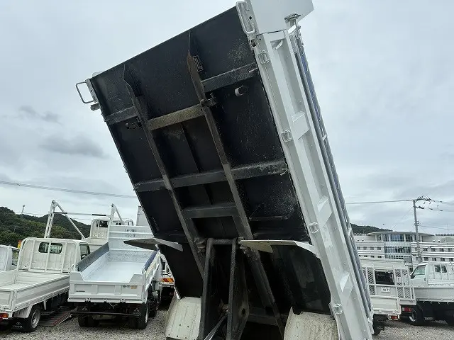 三菱 キャンター 2RG-FBA60(2WD)の写真23