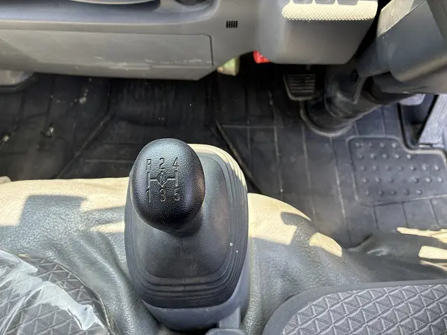 いすゞ エルフ TPG-NJR85A(2WD)の写真39