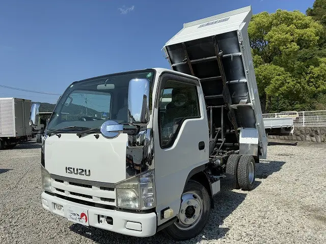 いすゞ エルフ BKG-NKR85AD(2WD)の写真1