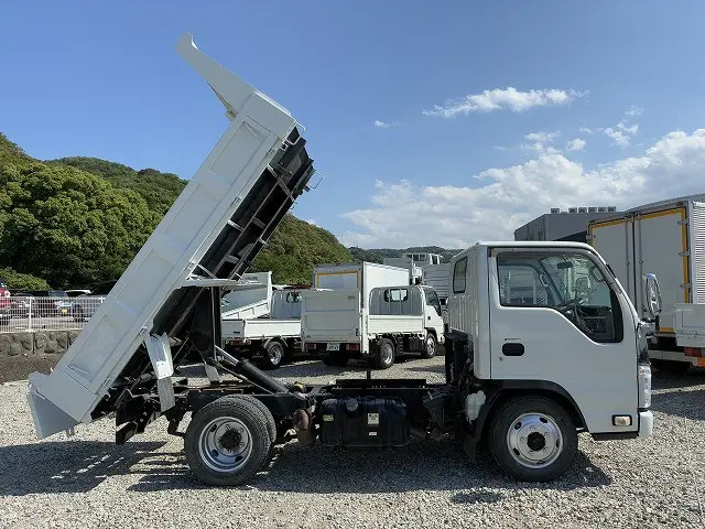 いすゞ エルフ BKG-NKR85AD(2WD)の写真5