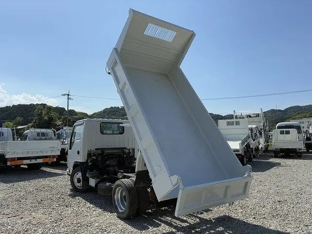 いすゞ エルフ BKG-NKR85AD(2WD)の写真6
