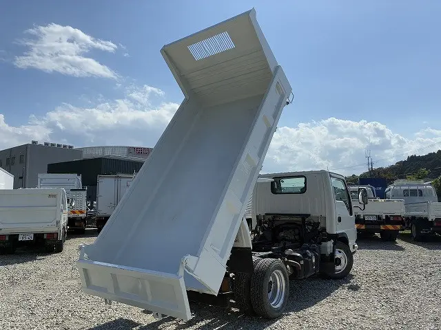 いすゞ エルフ BKG-NKR85AD(2WD)の写真8