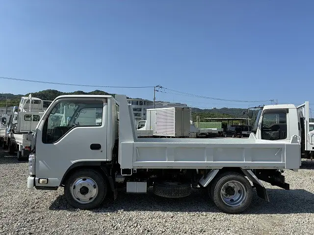 いすゞ エルフ BKG-NKR85AD(2WD)の写真9