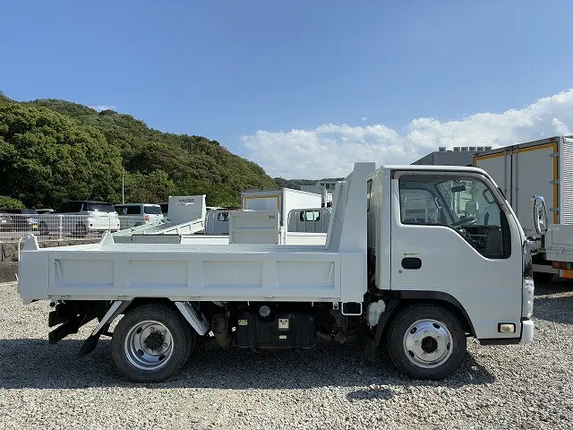 いすゞ エルフ BKG-NKR85AD(2WD)の写真10
