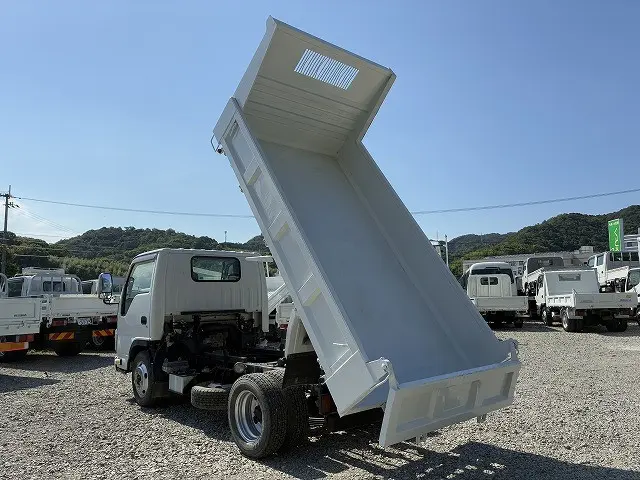 いすゞ エルフ BKG-NKR85AD(2WD)の写真32