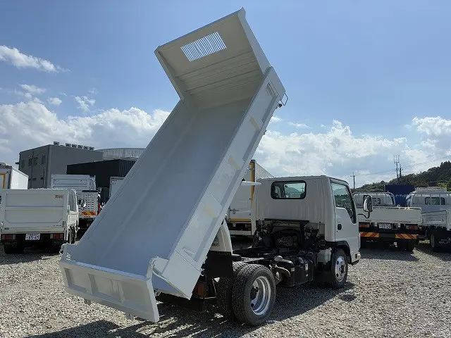 いすゞ エルフ BKG-NKR85AD(2WD)の写真33