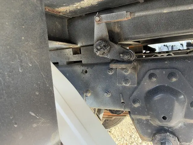 いすゞ エルフ BKG-NKR85AD(2WD)の写真45