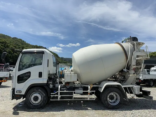 いすゞ フォワード 2PG-FTR90U2(2WD)の写真4