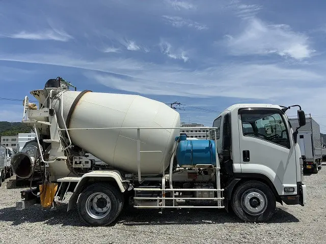 いすゞ フォワード 2PG-FTR90U2(2WD)の写真5