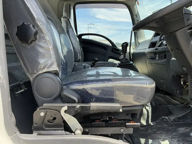 いすゞ フォワード 2PG-FTR90U2(2WD)の写真21