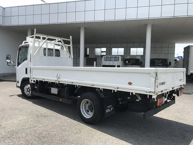 いすゞ エルフ 2RG-NLR88AR(2WD)の写真4