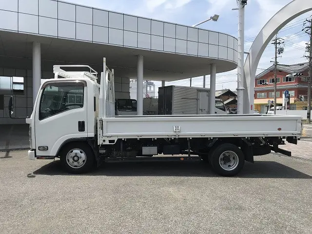 いすゞ エルフ 2RG-NLR88AR(2WD)の写真7