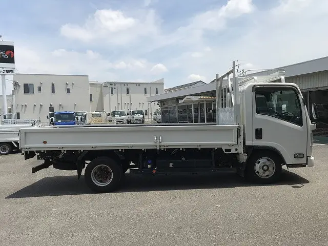 いすゞ エルフ 2RG-NLR88AR(2WD)の写真8