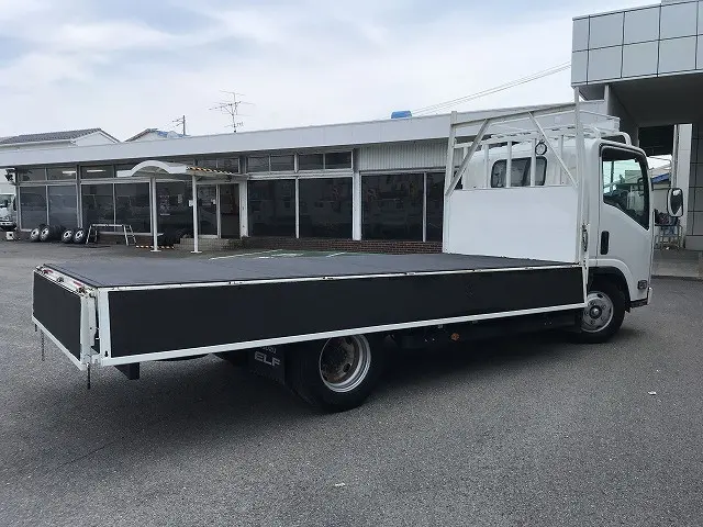 いすゞ エルフ 2RG-NLR88AR(2WD)の写真13