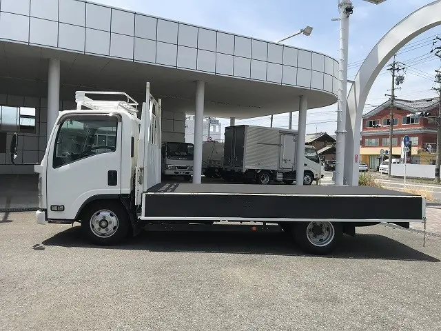 いすゞ エルフ 2RG-NLR88AR(2WD)の写真14